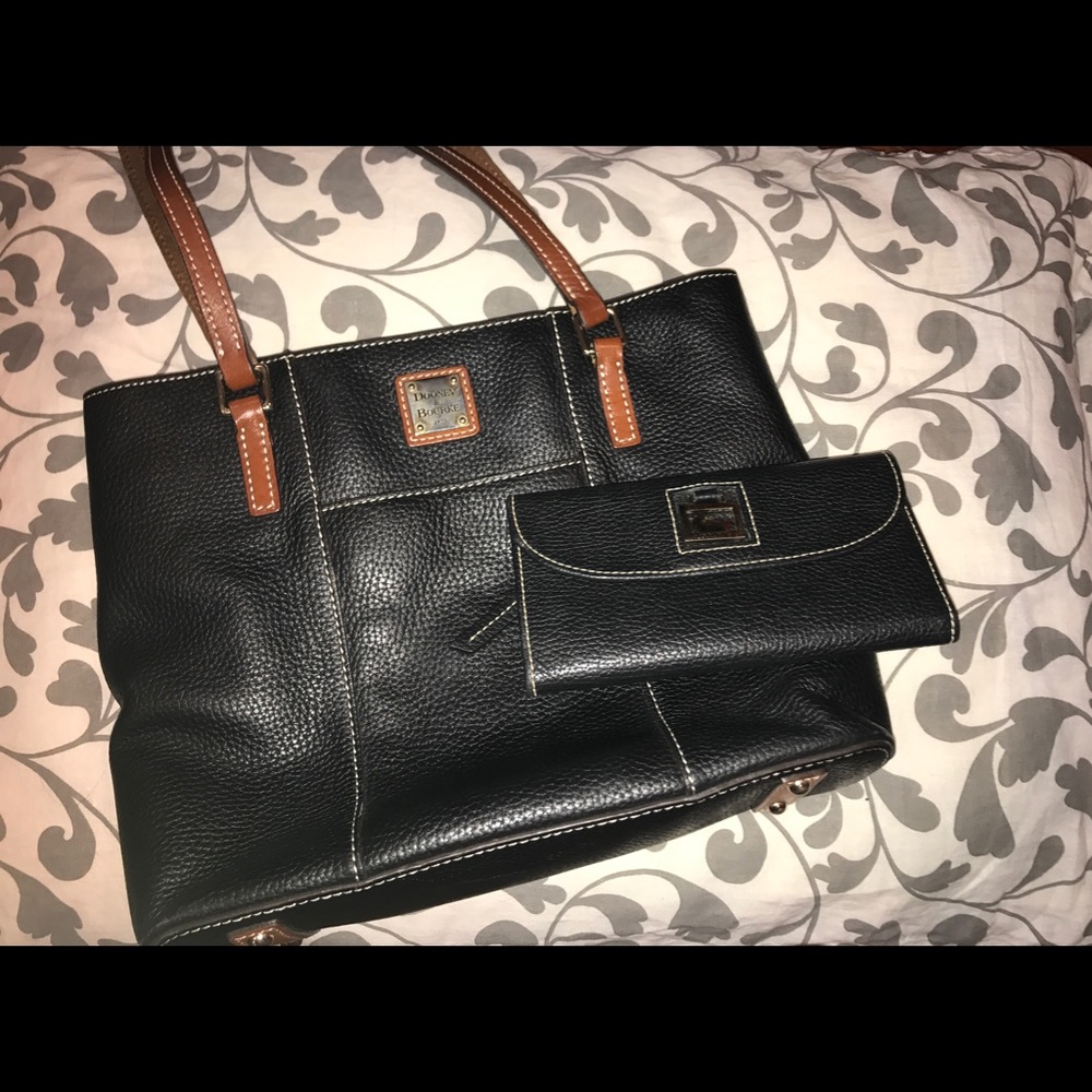 DOONEY & BOURKE classic bag + Wallet. EUC!